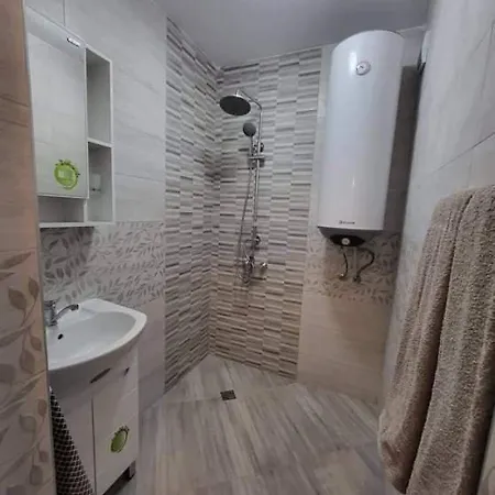 Comfy & Quiet 2 Bed Flat Great Location Parking Apartamento Burgas