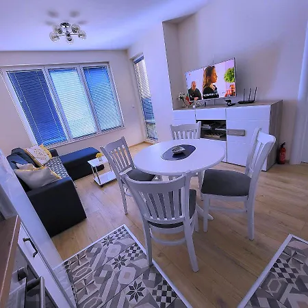 Comfy & Quiet 2 Bed Flat Great Location Parking Apartamento Burgas