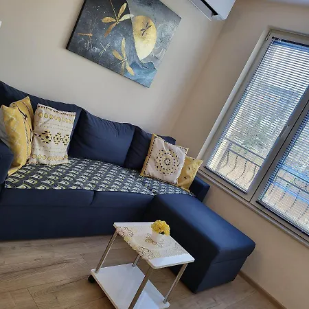 Comfy & Quiet 2 Bed Flat Great Location Parking Burgas