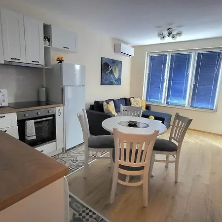 Comfy & Quiet 2 Bed Flat Great Location Parking