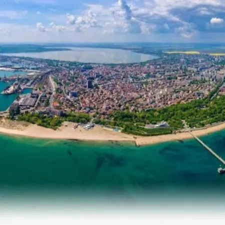 Comfy & Quiet 2 Bed Flat Great Location Parking Burgas
